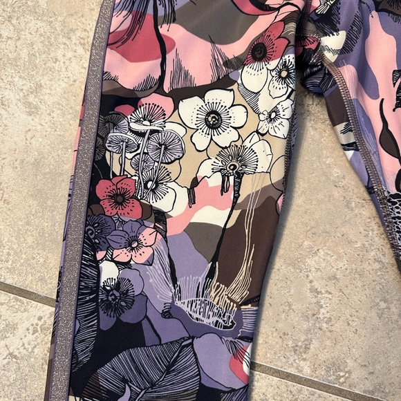 Women’s Nike XXS BOLD Floral Epic Fast Mid Rise Tight Fit 7/8 length - Picture 3 of 5